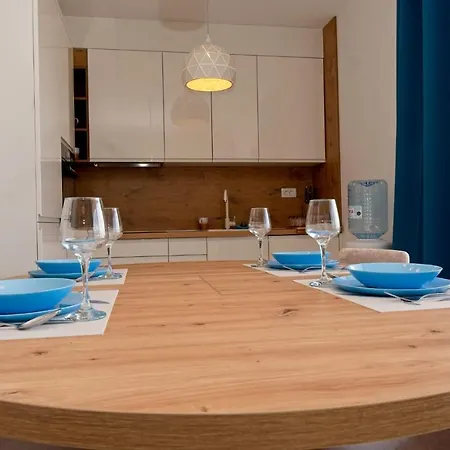Ivano With Pool & Jacuzzi Apartment