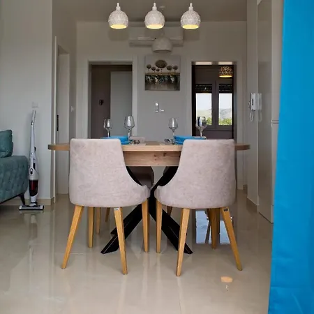 Ivano With Pool & Jacuzzi Apartment *