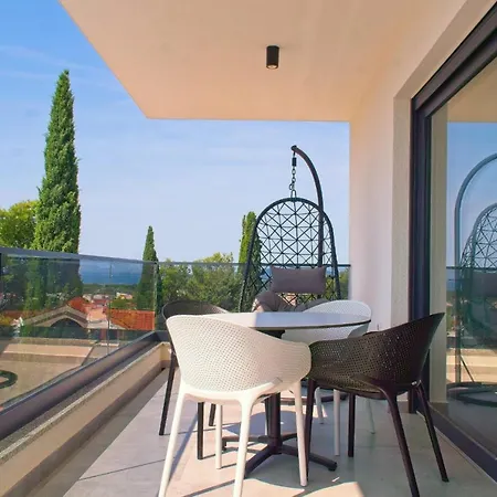 Apartment Ivano With Pool & Jacuzzi
